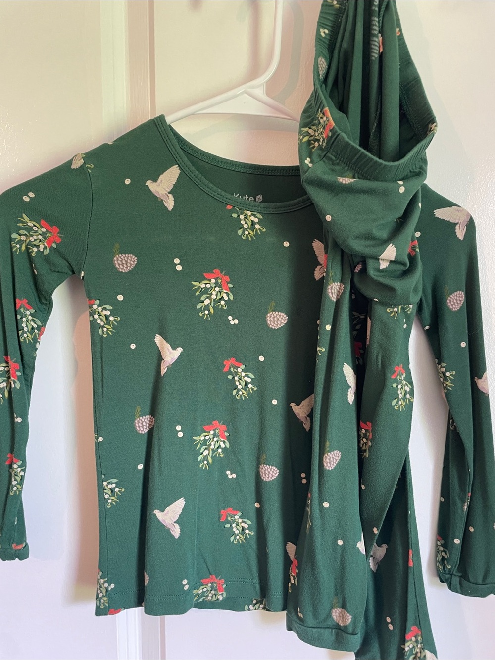 Kyte Baby Christmas Jammies Green Holiday Long-Sleeve Top with Mistletoe Print